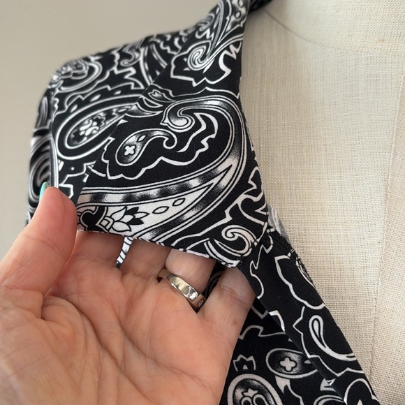 Avenue women’s plus Paisley Black and White button up Top polyester split sleeve - Picture 3 of 11